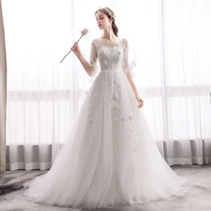 Elegante Ivoor Trouwjurken 2019 A Lijn Ronde Hals Appliques Kant Bloem Bell Mouwen Ruglooze Sweep Trein