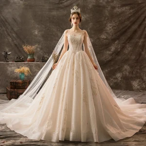 Luxe Champagne Robe De Mariée 2019 Princesse Encolure Dégagée Perlage Cristal En Dentelle Fleur Paillettes Sans Manches Dos Nu Watteau Train Royal Train