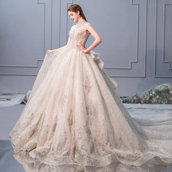 Luxe Champagne Trouwjurken 2019 Baljurk Ronde Hals Kralen Parel Pailletten Kant Bloem Kapmouwen Ruglooze Royal Train Cascading Ruches