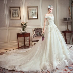 Snygga Fina Champagne Bröllopsklänningar 2019 Prinsessa Av Axeln Beading Rhinestone Spets Blomma Korta Ärm Halterneck Royal Train