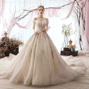 Élégant Champagne Robe De Mariée 2019 Robe Boule De L 039 Épaule Perlage En Dentelle Fleur Paillettes Manches Courtes Dos Nu Cathedral Train
