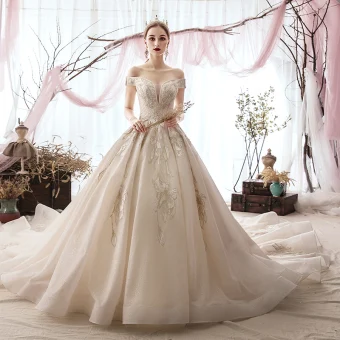 Elegante Champagne Trouwjurken 2019 Baljurk Uit De Schouder Kralen Kant Bloem Pailletten Korte Mouwen Ruglooze Cathedral Train