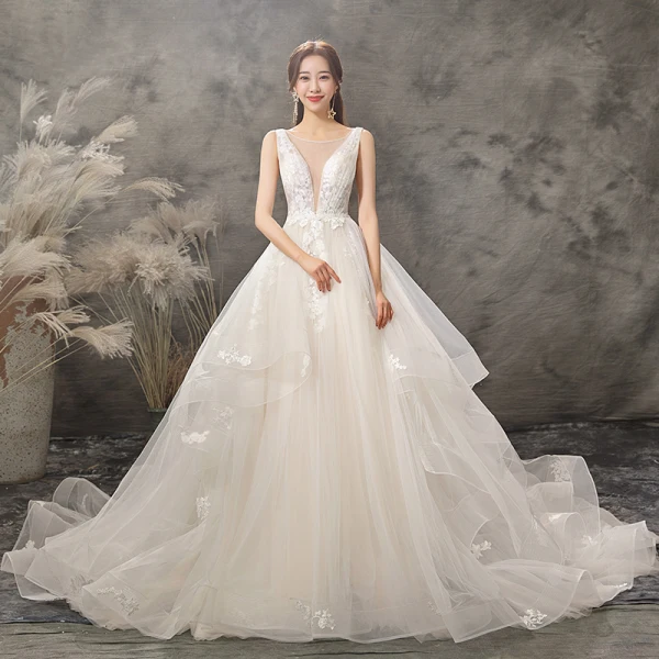 Élégant Champagne Robe De Mariée 2019 Princesse Encolure Dégagée Appliques Cristal En Dentelle Fleur Sans Manches Dos Nu Chapel Train