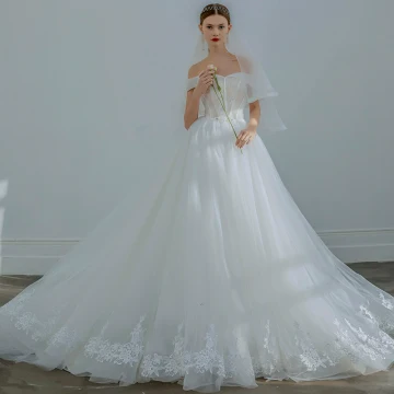 Eleganta Elfenben Bröllopsklänningar 2019 Prinsessa Av Axeln Beading Paljetter Rosett Ärmlös Halterneck Chapel Train