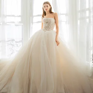 Mode Champagne Bröllopsklänningar 2019 Balklänning Axelbandslös Spets Beading Ärmlös Halterneck Cathedral Train Bröllop