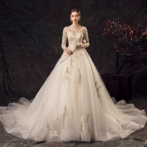Charmig Champagne Bröllopsklänningar 2019 Prinsessa Djup V Hals Beading Paljetter Spets Blomma Långärmad Halterneck Chapel Train