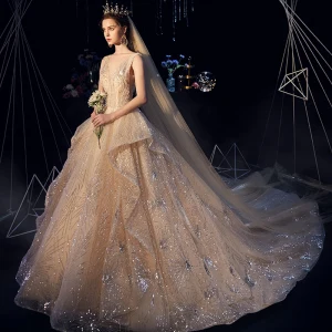 Luksus Champagne Brudekjoler 2019 Prinsesse V Hals Paljetter Gripende Ruffles Uten Ermer Ryggløse Cathedral Train