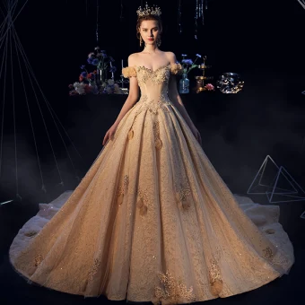 Luxe Champagne Trouwjurken 2019 A Lijn Uit De Schouder Kant Bloem Appliques Kristal Parel Rhinestone Pailletten Korte Mouwen Ruglooze Cathedral Train