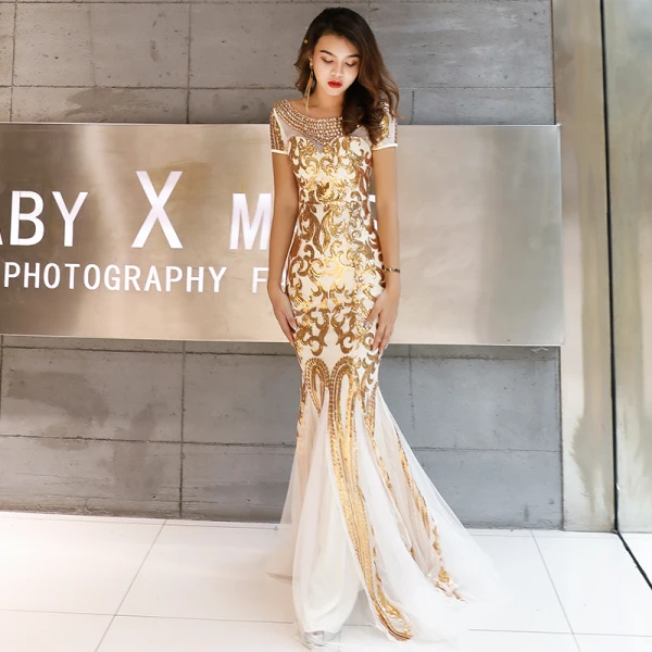 Charming Gold Evening Dresses 2019 Trumpet / Mermaid Scoop Neck Beading  Crystal Sequins Short Sleeve Backless Floor-