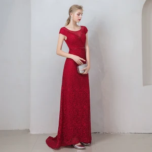 Snygga Fina Burgundy Aftonklänningar 2019 Prinsessa Urringning Kristall Spets Blomma Korta Ärm Halterneck Långa Formella Klänningar