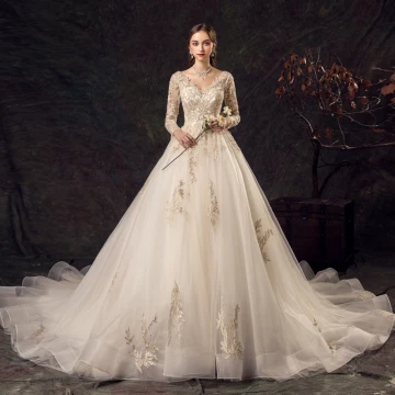 Élégant Champagne Robe De Mariée 2019 Princesse V Cou Perlage En Dentelle Fleur Paillettes 3 4 Manches Dos Nu Cathedral Train