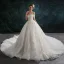 Style Audrey Hepburn Ivoire Robe De Mariée 2019 Princesse De l'épaule Paillettes Cristal En Dentelle Fleur Manches Courtes Dos Nu Cathedral Train