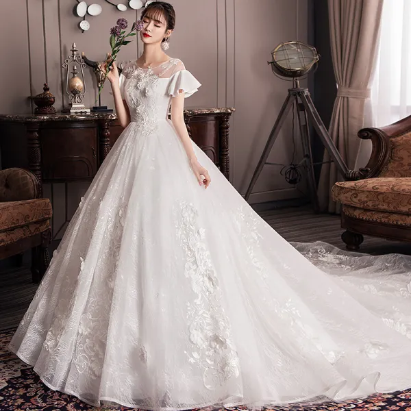 Elegant Ivory Empire Pregnant Wedding Dresses 2019 Scoop Neck Appliques Lace Flower Bell sleeves Backless Cathedral Train