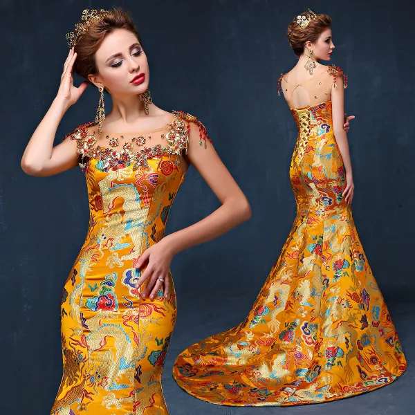 Style Chinois Doré Robe De Soirée 2019 Trompette / Sirène Encolure Dégagée Perlage Perle Gland Appliques Brodé Sans Manches Dos Nu Train De Balayage Robe De Ceremonie