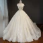 Élégant Champagne Robe De Mariée 2018 Robe Boule En Dentelle Fleur Encolure Dégagée Dos Nu Sans Manches Royal Train Mariage