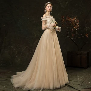 Élégant Champagne Jardin Extérieur Robe De Mariée 2019 Princesse Volants De L 039 Épaule Perlage Perle Appliques En Dentelle Fleur Paillettes Manches Longues Dos Nu Train De Balayage