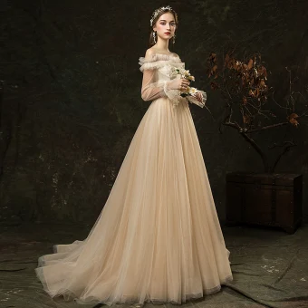 Élégant Champagne Jardin Extérieur Robe De Mariée 2019 Princesse Volants De L 039 Épaule Perlage Perle Appliques En Dentelle Fleur Paillettes Manches Longues Dos Nu Train De Balayage