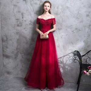 Sexig Burgundy Aftonklänningar 2018 Prinsessa Spets Appliqués Beading Kristall Av Axeln Halterneck Ärmlös Långa Formella Klänningar