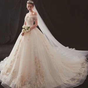Luksus Champagne Brudekjoler 2019 Prinsesse Av Skulderen Beading Paljetter Blonder Blomst Uten Ermer Ryggløse Cathedral Train