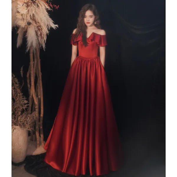 Chic / Beautiful Burgundy Satin Prom Dresses 2021 A-Line / Princess Off-The-Shoulder Short Sleeve Backless Floor-Length / Long Formal Dresses