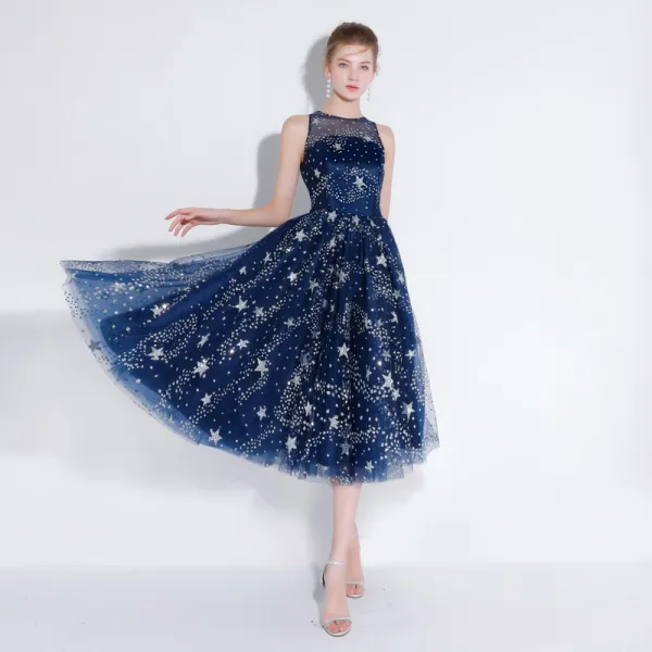 Sparkly Navy Blue Homecoming Evening Dresses  2018 A-Line / Princess Tea-length Glitter Star Scoop Neck See-through Sleeveless Formal Dresses