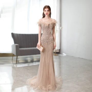Haut De Gamme Fabuleux Champagne Fait Main Perlage Faux Diamant Robe De Soirée 2021 Trompette Sirène De L 039 Épaule Gland Sans Manches Train De Balayage Robe De Ceremonie