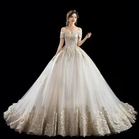 Luksus Champagne Brudekjoler 2019 Prinsesse Av Skulderen Beading Perle Paljetter Blonder Blomst Korte Ermer Ryggløse Cathedral Train