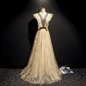 Eleganta Champagne Balklänningar 2019 Prinsessa Urringning Ruffle Spets Blomma Stjärna Rosett Ärmlös Halterneck Långa Formella Klänningar
