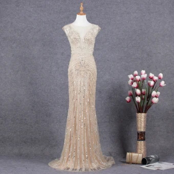 Charmant Champagne Robe De Soirée 2019 Trompette Sirène Encolure Dégagée Fait Main Perlage Cristal Paillettes Sans Manches Train De Balayage Robe De Ceremonie