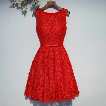 Chic Belle Rouge Robe De Ceremonie Robe De Soirée 2017 En Dentelle Fleur Paillettes Noeud Fleurs Artificielles Bretelles Croisées Mi Longues Encolure Dégagée Princesse Sans Manches