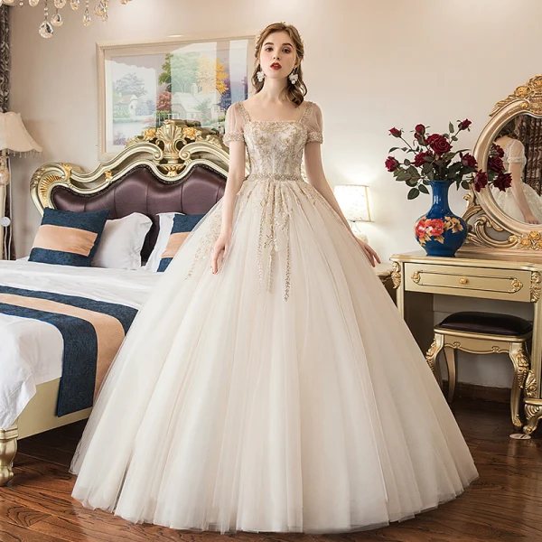 Élégant Champagne Robe De Mariée 2019 Robe Boule Encolure Carrée Perlage Paillettes En Dentelle Fleur Manches Courtes Dos Nu Train De Balayage