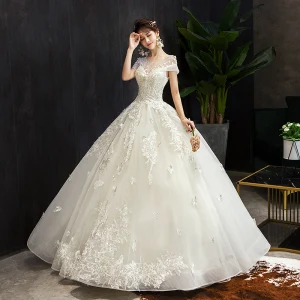 Élégant Champagne Robe De Mariée 2019 Robe Boule Encolure Dégagée Perlage En Dentelle Fleur Manches Courtes Dos Nu Longue