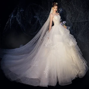 Stilig Elfenben Brudekjoler 2019 Prinsesse Strapless Beading Blonder Blomst Stjerne Uten Ermer Ryggløse Cathedral Train