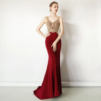 Chic Beautiful Burgundy Evening Dresses 2019 Trumpet Mermaid V Neck Rhinestone Sleeveless Backless Sweep Train Formal Dresses