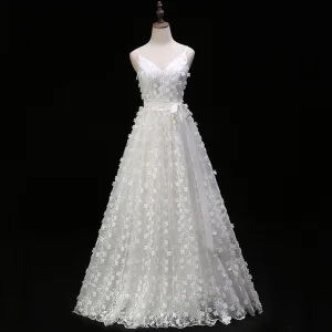 Chic Beautiful Ivory Evening Dresses 2019 A Line Princess Spaghetti Straps Appliques Lace Bow Sleeveless Backless Floor Length Long Formal Dresses