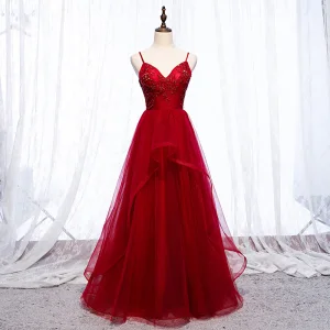 Fine Burgunder Selskapskjoler 2019 Prinsesse Spaghettistropper Appliques Beading Krystall Uten Ermer Ryggløse Lange Formelle Kjoler