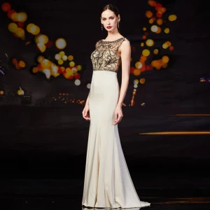 Stilig Champagne Selskapskjoler 2019 Prinsesse Scoop Halsen Beading Rhinestone Perle Uten Ermer Ryggløse Lange Formelle Kjoler