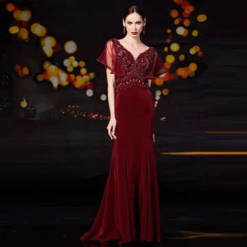 Lyx Burgundy Aftonklänningar 2019 Prinsessa V Hals Beading Rhinestone Kristall Pärla Paljetter Korta Ärm Halterneck Svep Tåg Formella Klänningar