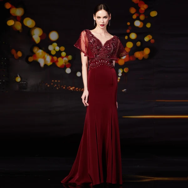 Luxe Bordeaux Robe De Soirée 2019 Princesse V-Cou Perlage Faux Diamant Cristal Perle Paillettes Manches Courtes Dos Nu Train De Balayage Robe De Ceremonie