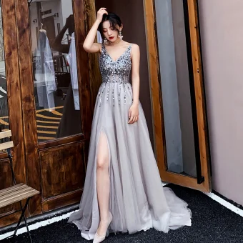 Charmant Gris Robe De Soirée 2019 Princesse V Cou Perlage Paillettes Sans Manches Dos Nu Train De Balayage Robe De Ceremonie
