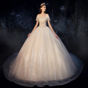 Fantastisk Champagne Bröllopsklänningar 2019 Balklänning Av Axeln Paljetter Beading Tassel Korta Ärm Halterneck Royal Train
