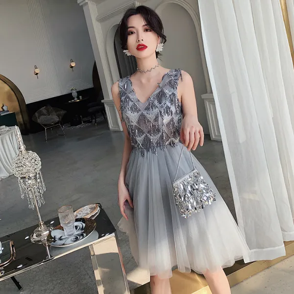 Charming Grey Cocktail Dresses 2019 A-Line / Princess V-Neck Beading Sequins Tassel Sleeveless Backless Short Formal Dresses