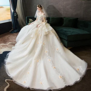 Luxe Champagne Robe De Mariée 2019 Robe Boule De L 039 Épaule Perlage Perle Cristal Gland En Dentelle Fleur Manches Courtes Dos Nu Volants En Cascade Cathedral Train