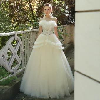 Charmant Ivoor Trouwjurken 2019 A Lijn Ruche Strapless Appliques Pailletten Kant Bloem Mouwloos Ruglooze Lange