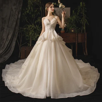 Chic Champagne Robe De Mariée 2019 Princesse Bustier Appliques Perle Paillettes En Dentelle Fleur Sans Manches Dos Nu Volants En Cascade Royal Train