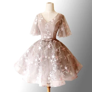 Élégant Gris Robe De Cocktail 2018 Robe Boule Étoile Noeud V Cou Dos Nu Manches Courtes Courte Robe De Ceremonie