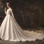Élégant Ivoire Robe De Mariée 2019 Princesse Encolure Dégagée Noeud En Dentelle Fleur Manches Longues Dos Nu Cathedral Train
