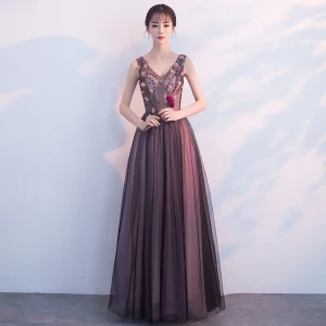 Élégant Noire Robe De Bal 2018 Princesse Perlage Appliques V Cou Dos Nu Sans Manches Longue Robe De Ceremonie