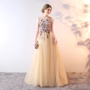 Élégant Champagne Robe De Soirée 2019 Princesse Encolure Dégagée Cristal Perle En Dentelle Fleur Sans Manches Train De Balayage Robe De Ceremonie