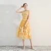 Chic / Beautiful Yellow Homecoming Graduation Dresses 2019 A-Line / Princess Square Neckline Lace Flower Sleeveless Backless Tea-length Formal Dresses